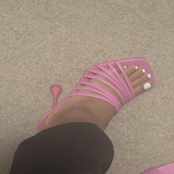 Pink heels - Picture 3 of 4